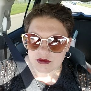 Meet your Posher, Devin